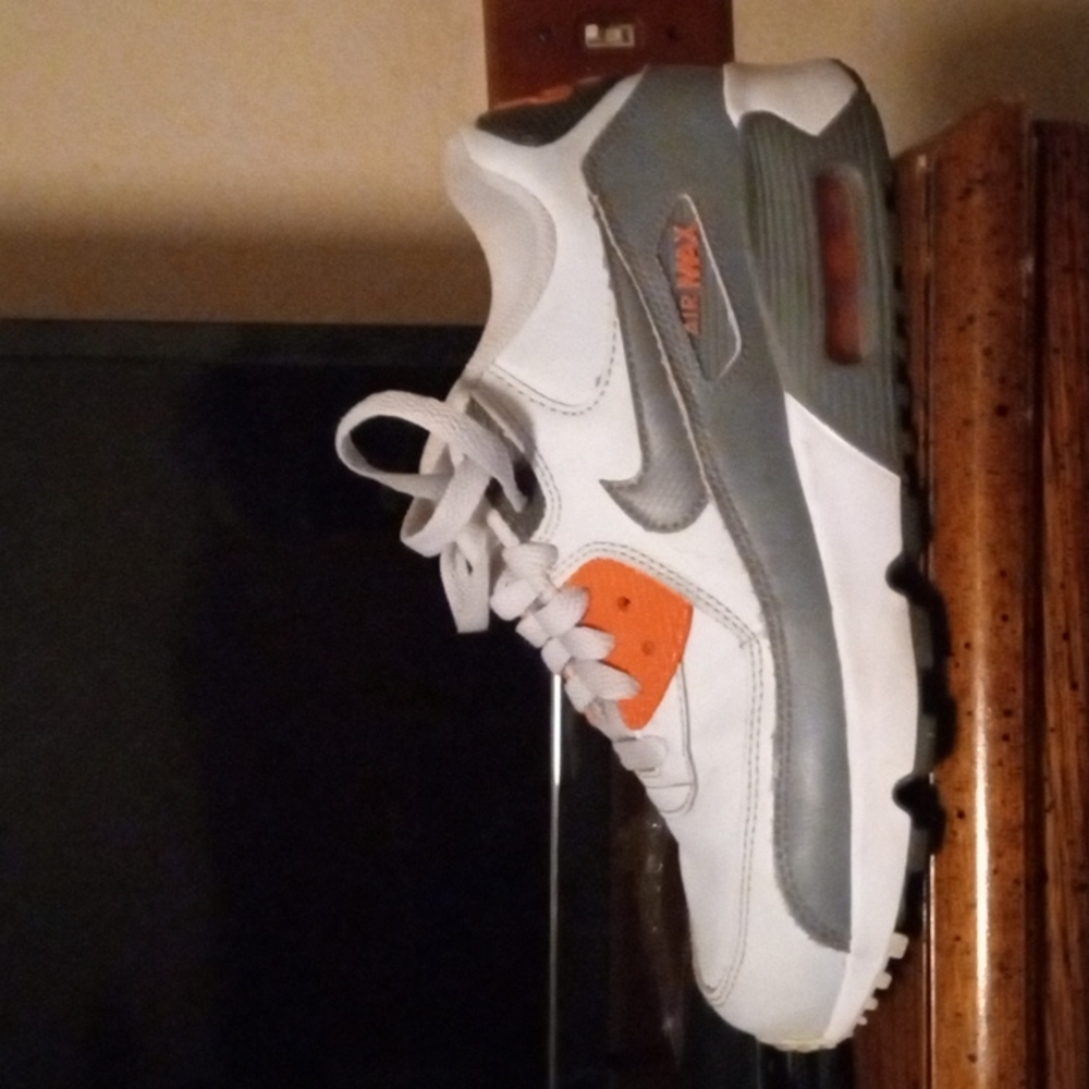 NIKE AIRMAX  SIZE 5Y